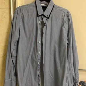 Bottom down shirt light blur with dots and double collar